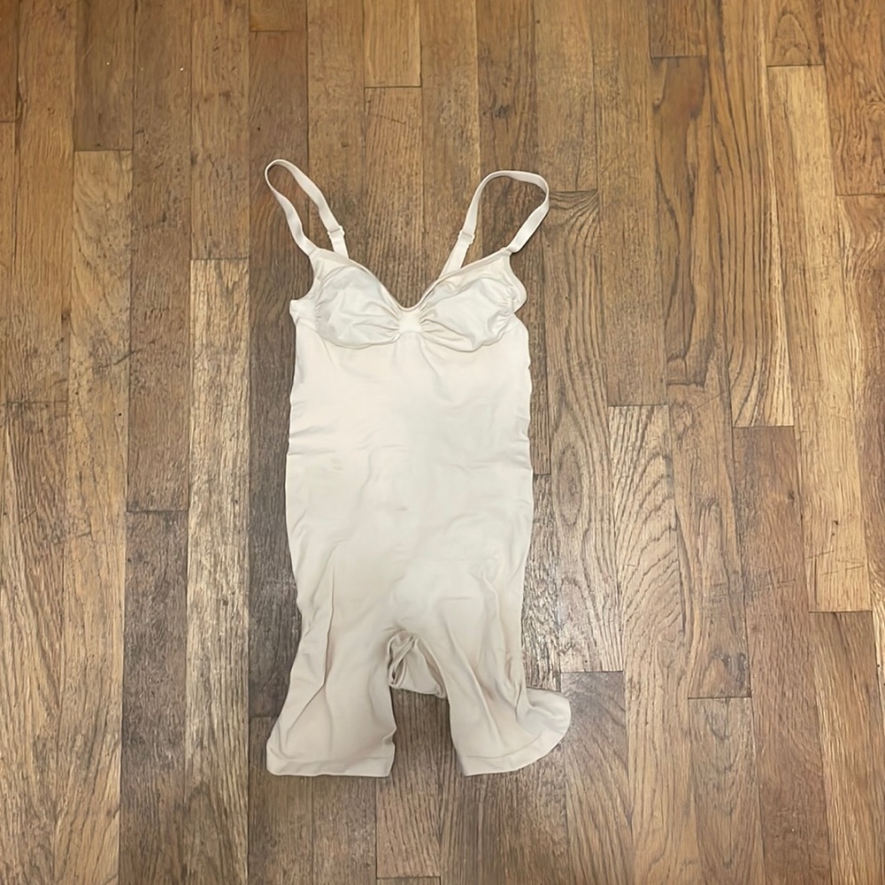SKIMS Viral Shaping Nude Bodysuit w/ Shorts NEW